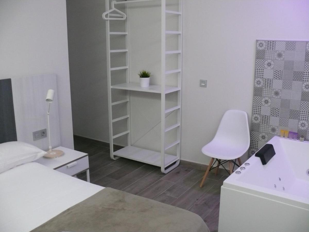 Hostal Letto Dal Mare Valenza Esterno foto