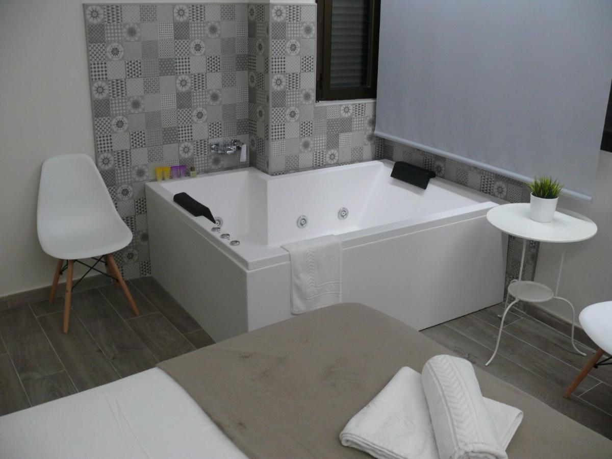 Hostal Letto Dal Mare Valenza Esterno foto