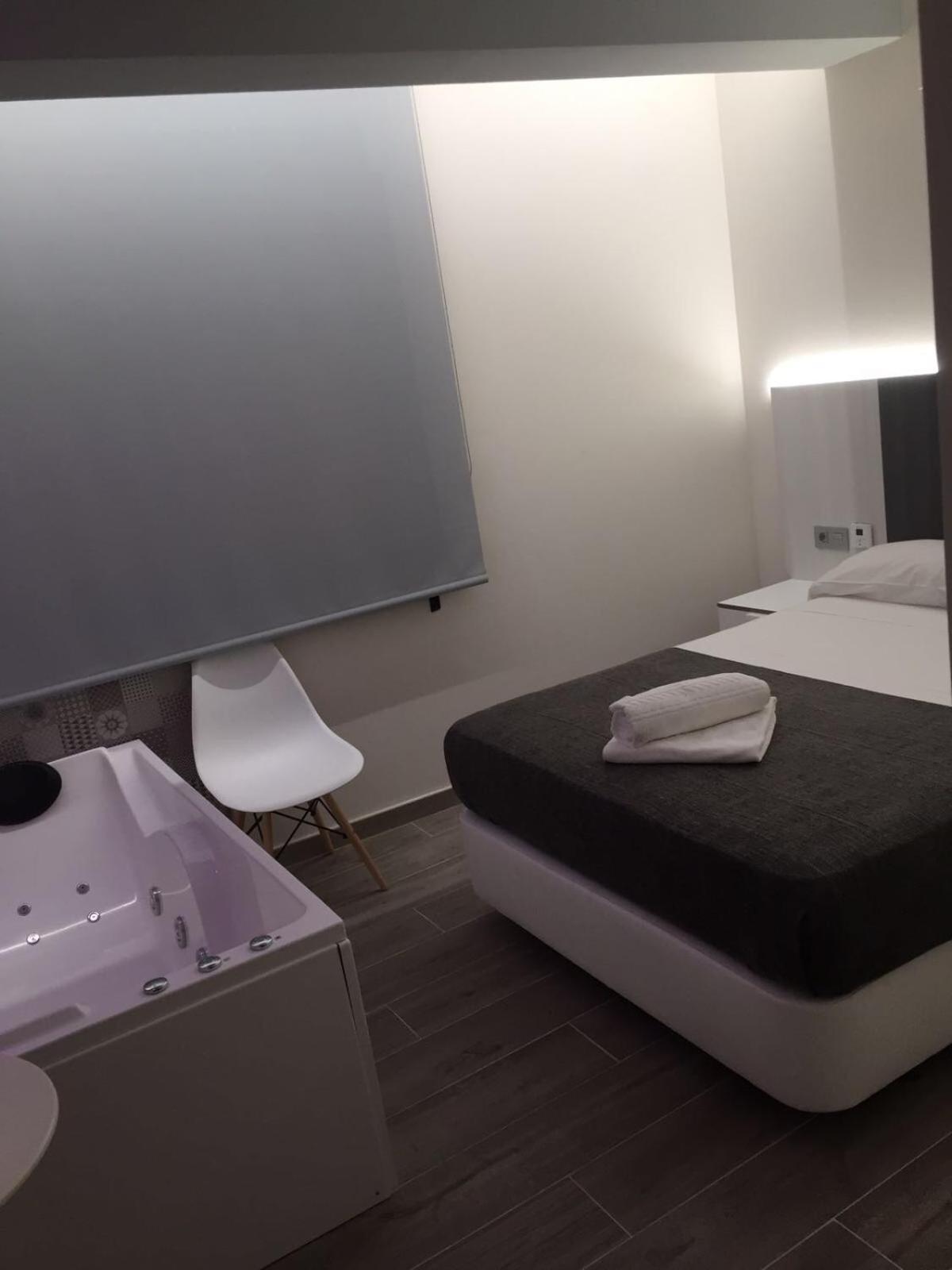 Hostal Letto Dal Mare Valenza Esterno foto