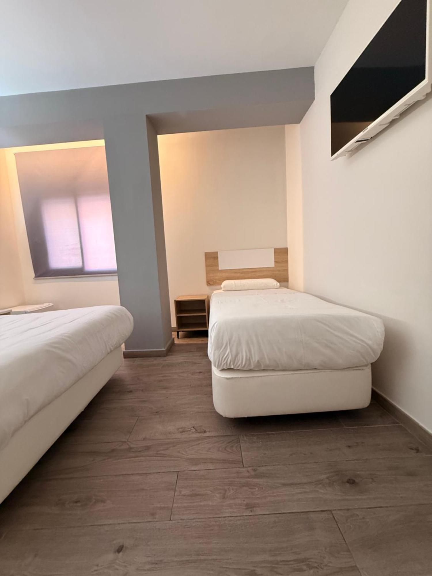 Hostal Letto Dal Mare Valenza Esterno foto